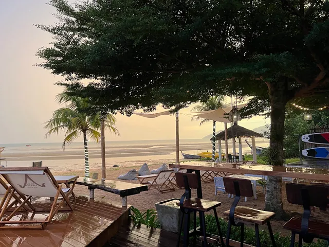 The Pier Yao Yai – Beachfront Seafood, Thai, Japanese and International Dining