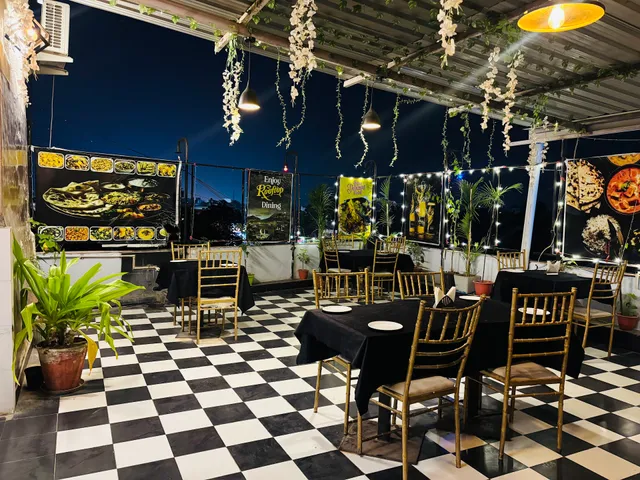 Midnight Cafe and Restaurant