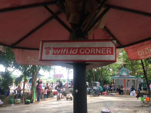 Pasar Terapung Kapten Piere Tendean