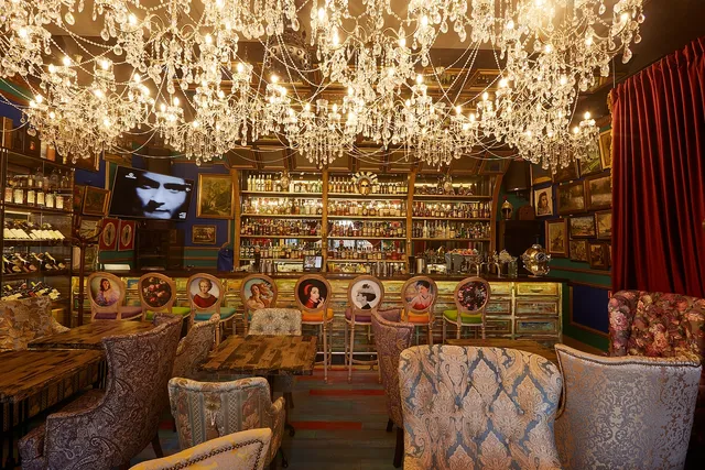 La Galleria Bar & Kitchen