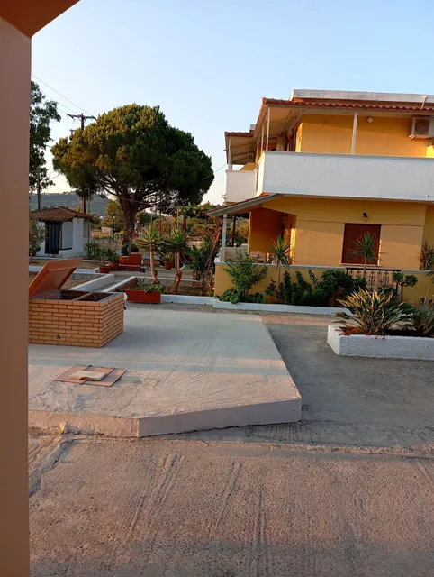 Draganikos Studios & Apartments