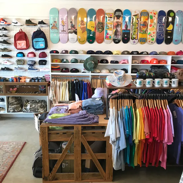 Mom's Sweet Shop / Soft Serve / Acai / Smoothies