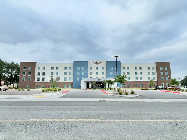 Razorback Inn, Little Rock AFB