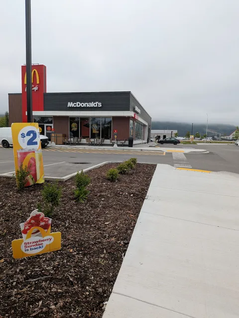 Salmo Hotel Bar & Grill