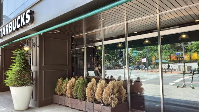 Starbucks Seokchon West Lake