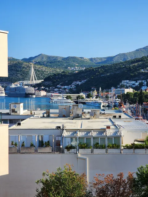 City Restaurant & Bar