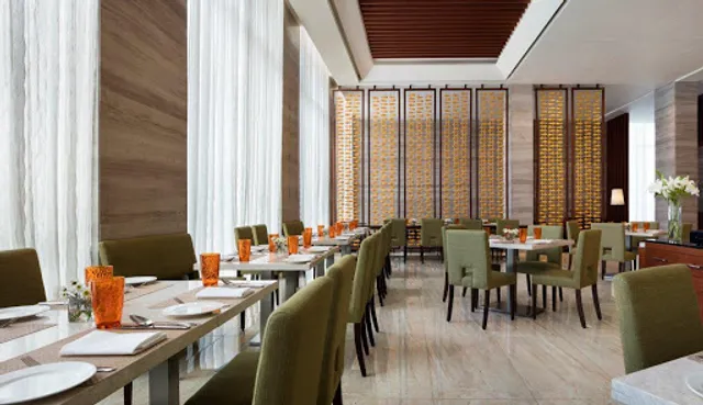 MoMo Café - Courtyard by Marriott