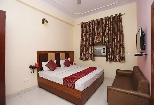 HOTEL CHANDRA PALACE