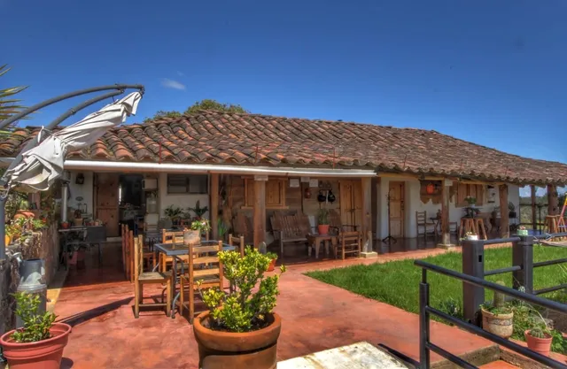 Cabañas Adobe y Madera