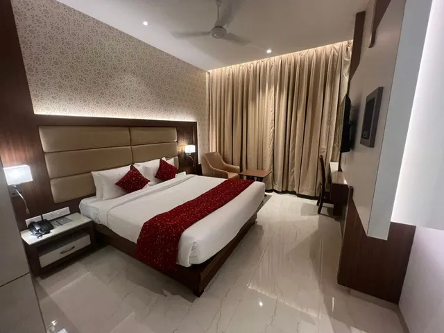 Hotel Dwaraka Boarding & Lodging