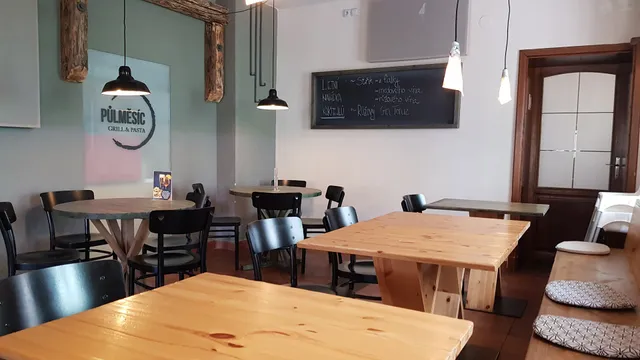 Půlměsíc Restaurace