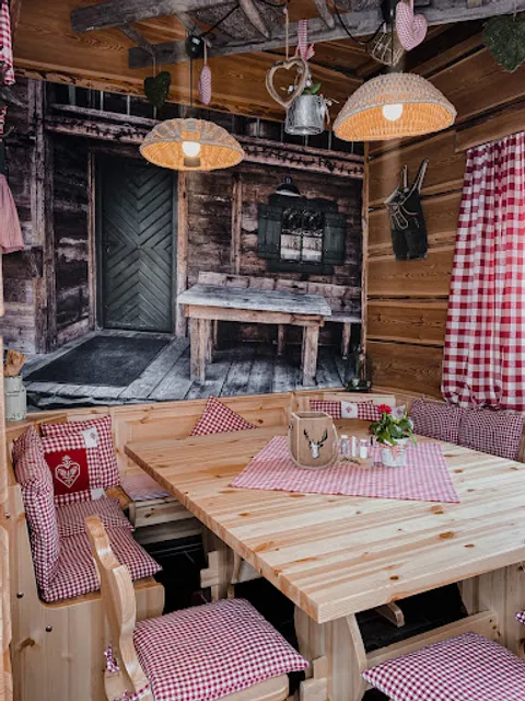 Zwutschkerl Alm, original östereichische Schmankerl