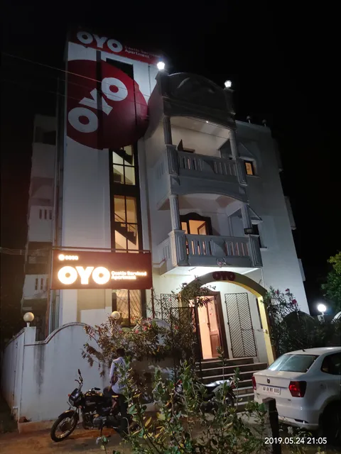 OYO Flagship 22670 Castle Apartment