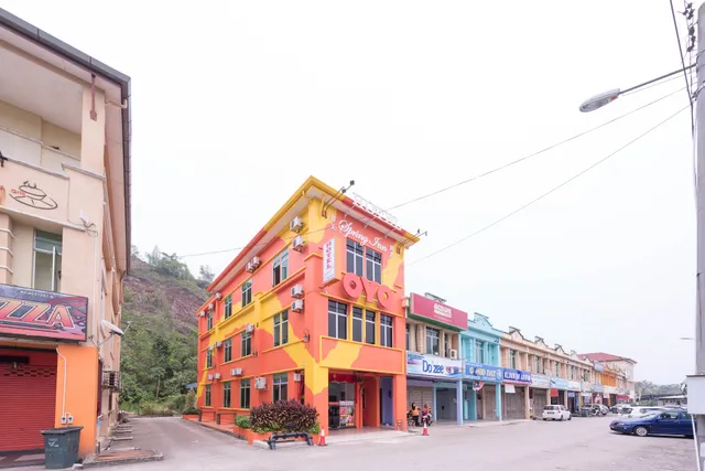 Super OYO Capital O 89366 Spring Inn Hotel