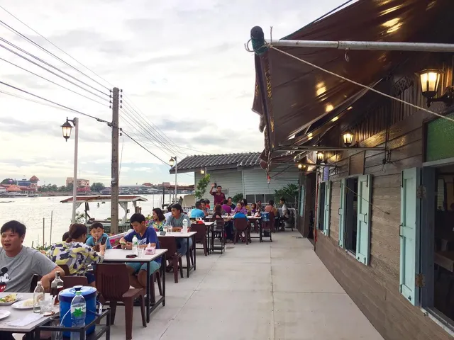 บ้านริมน้ำ ริเวอร์วิว