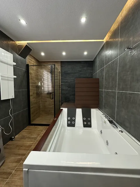 Garnet Star Apartments