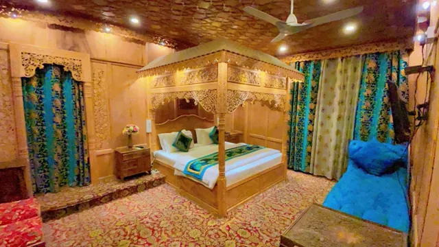 Sikandra Palace Group Of House Boats