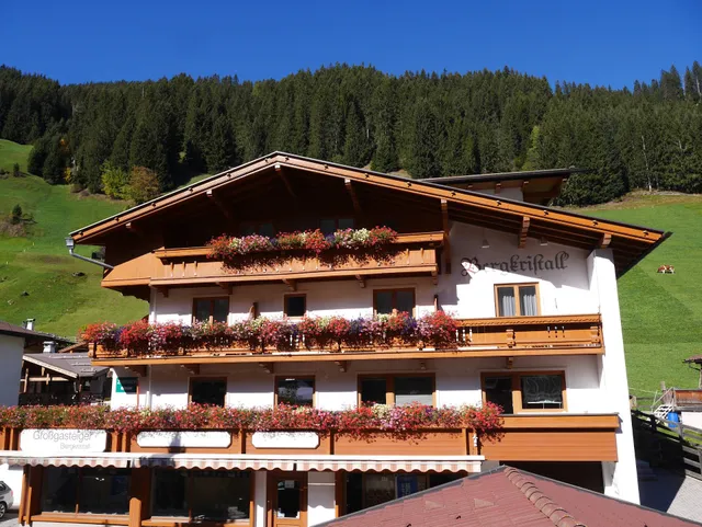 Pension Bergkristall · Urlaub mit Frühstück in Tux - Lanersbach