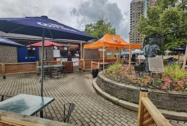 Fat Les Waterfront Patio