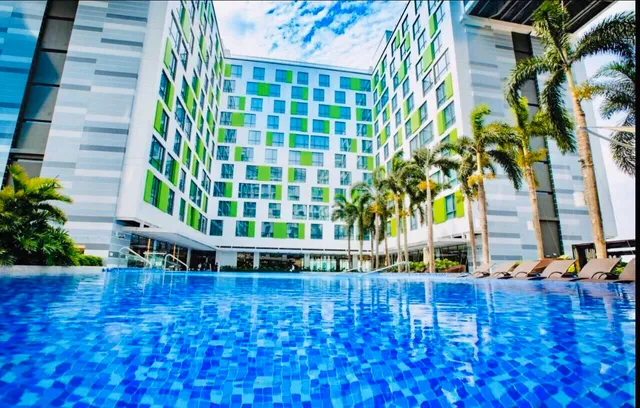 Republic Suites Saigon Airport