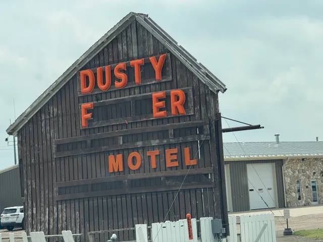 Dusty Farmer Motel