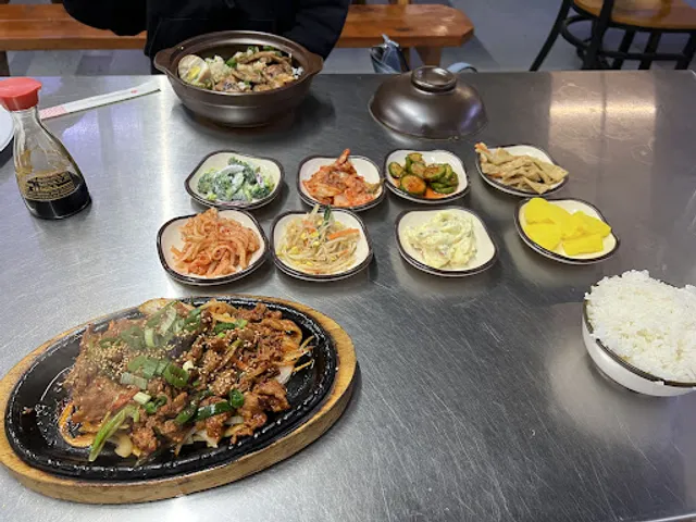 Chas Market and Kitchen