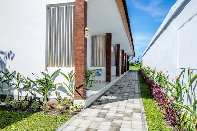 Uma Menuh Surf House