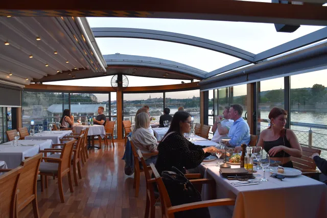 Vogue Boat Restaurant