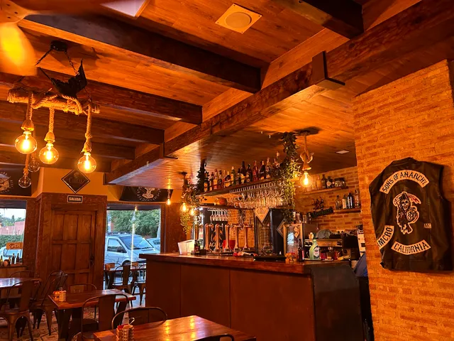 El Vikingo Brasas y birras // Hamburguesería en villaviciosa