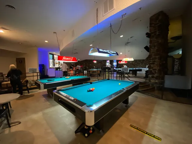Candlerock Lounge & Billiards