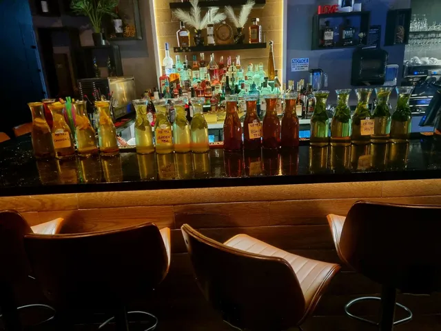 NIKOLA restaurant & bar