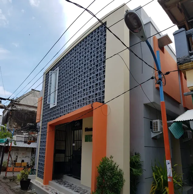 Muzdalifa Syariah near Alun Alun Gresik Mitra RedDoorz