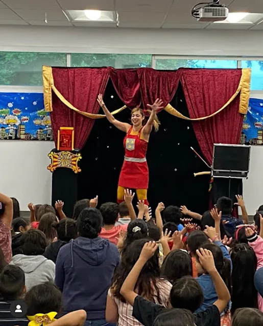 Los Angeles Magic Zany Zoe - Magic Castle Magician