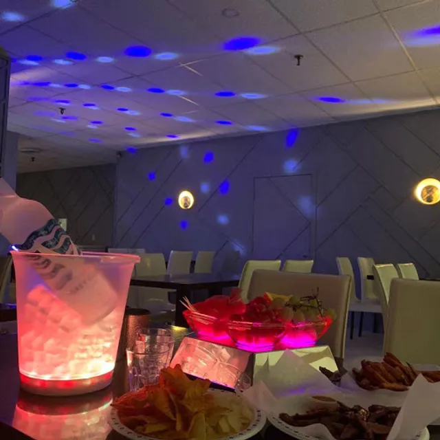 Friends Restaurant & Karaoke 朋友圈