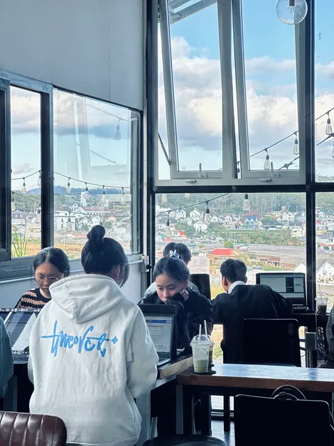 Tiệm Cà hê Người Đạ Lạch