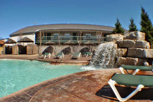 Commodore Resort Hotel