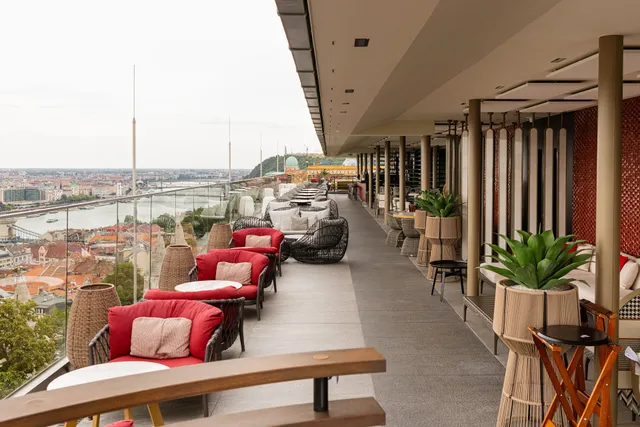 White Raven Skybar & Lounge