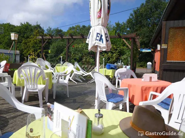 Flugplatzgaststätte-Mont-Royal Original Ungarisches Restaurant