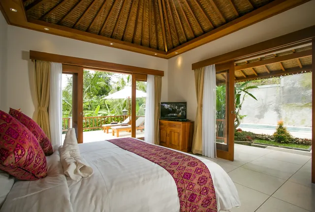 Pesantian Villa and Warung