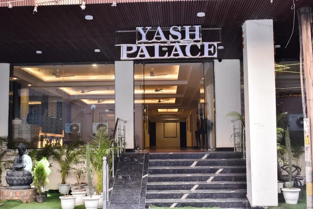 HOTEL YASH PALACE