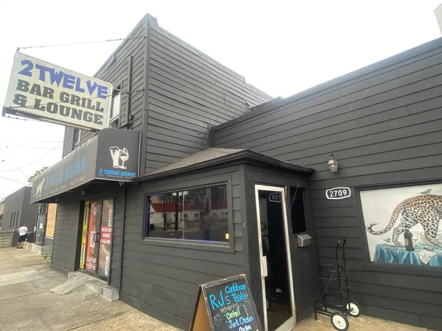 2 Twelve Bar Grill & Lounge