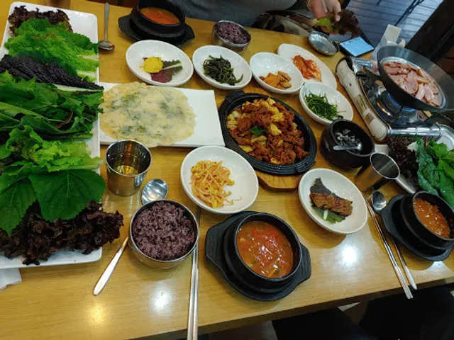 하늘빛우렁쌈밥 문정점