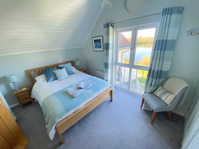 Cotswold Lakeside Holiday Cottage - Nantucket