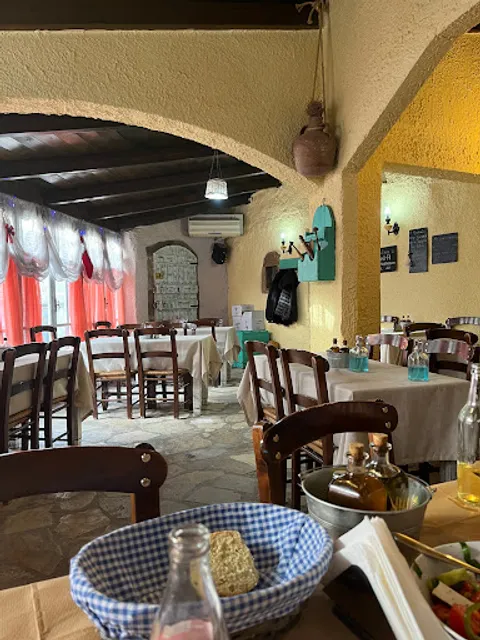 ΤΟ ΣΤΕΚΙ ΤΟΥ ΧΟΧΛΙΟΥ, ΤΑΒΕΡΝΑ, ΚΡΙΑΡΗ