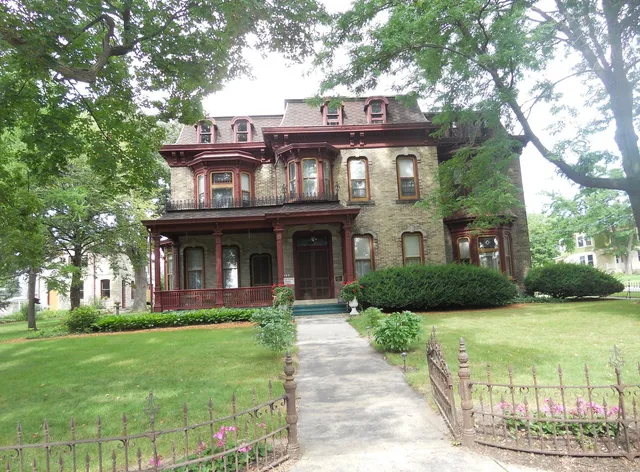 Jesse Stone House B & B