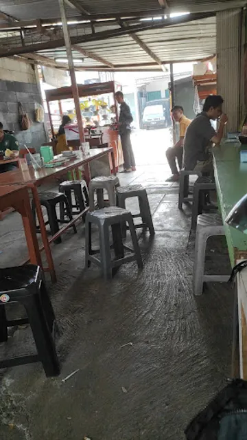 RUMAH MAKAN PADANG SALERO BASAMO