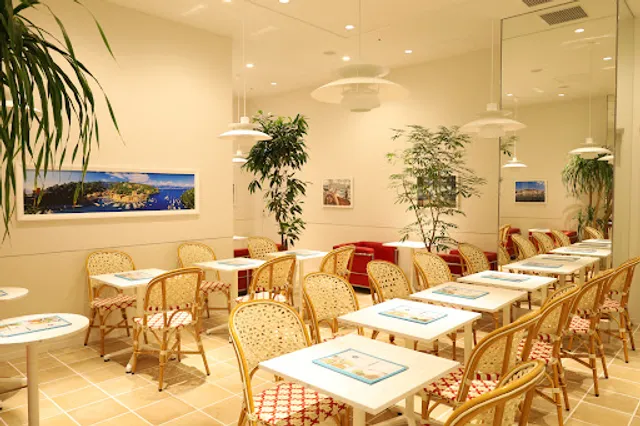 Pelican Moon Caffe Kasumigaseki Common Gate