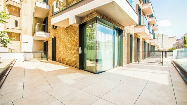 Central Carol Aparthotel