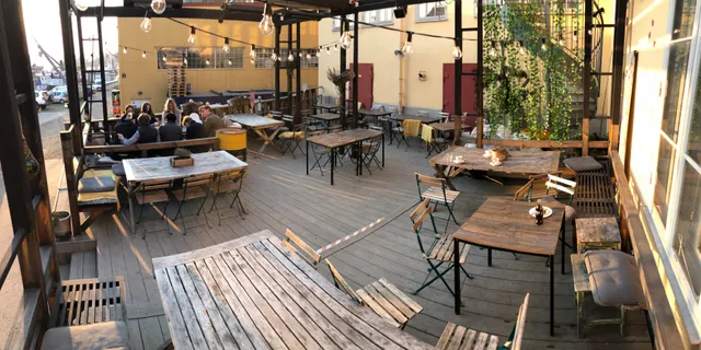 Skroten Café & Skeppshandel