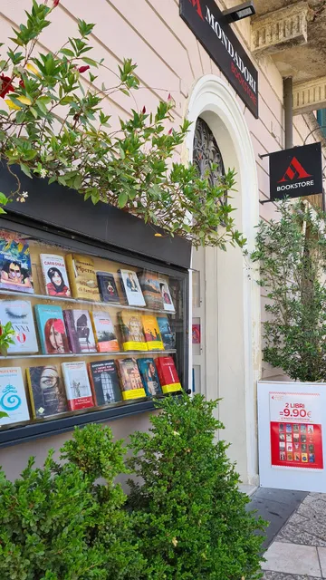 Mondadori Bookstore